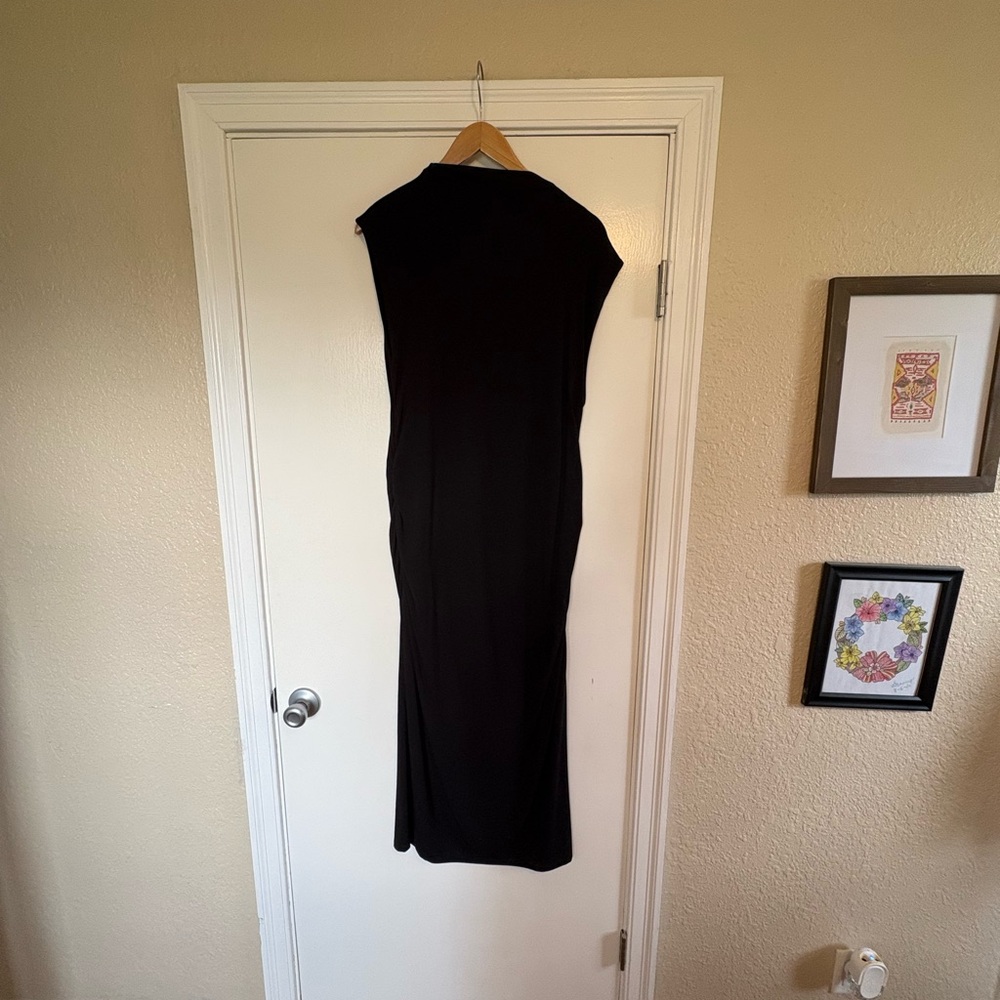 Elegant Black Sleeveless Dress